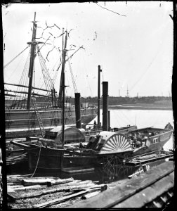 Westerdok met schepen waaronder een stoomraderboot, foto 1 (max res) photo