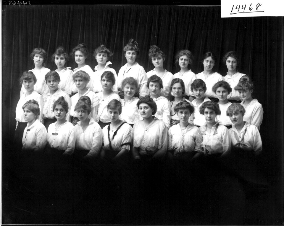 Western College French Club 1915 (3199681855)