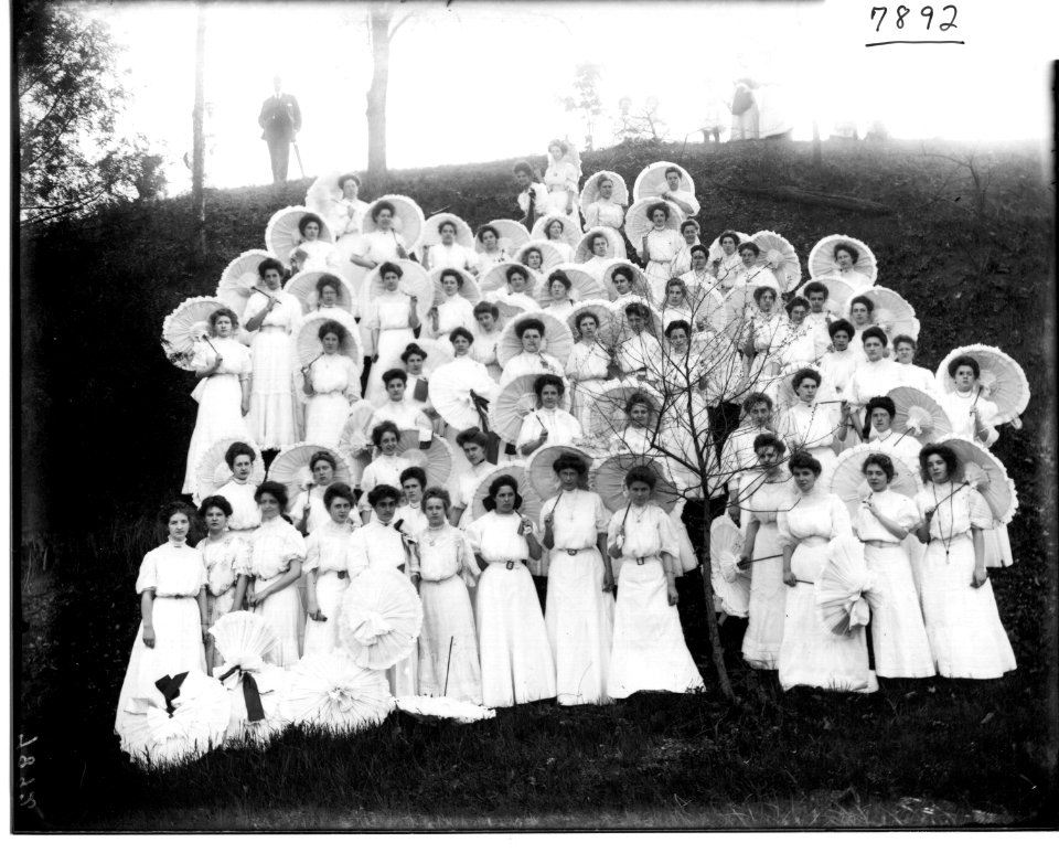 Western College on Tree Day 1907 (3195511588)