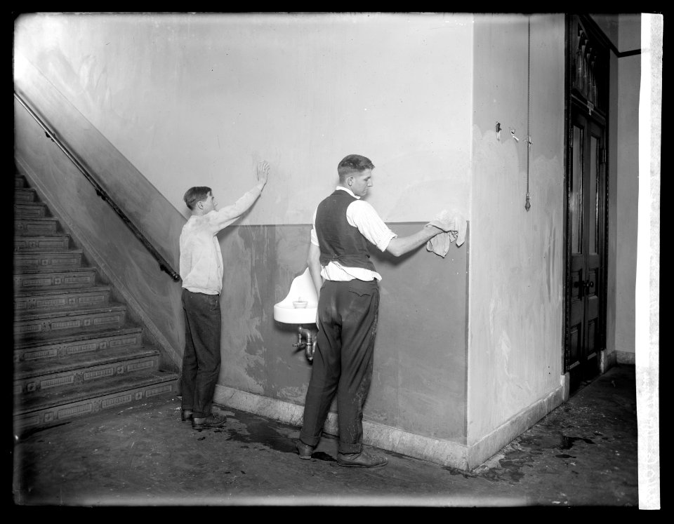 Western High renovating, (Washington, D.C.) LCCN2016851335