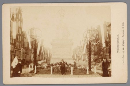 Westerstraat Versiering opgericht ter gelegenheid van 25-jarig regeringsjubleum van koning Willem III 010005002012
