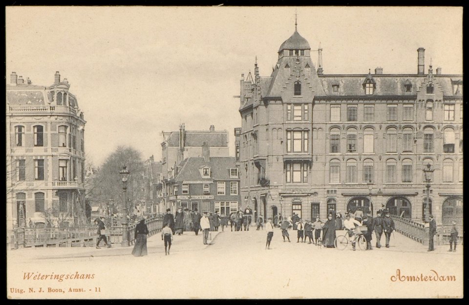 Weteringschans 83-85 en links nr. 24 gezien vanaf de Stadhouderskade naar de Spiegelgracht 27 hoek tweede Weteringdwarsstraat, Afb PBKD00073000004