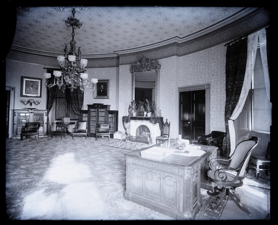 WH Pres. Office or Library showing fireplace LCCN2017657459
