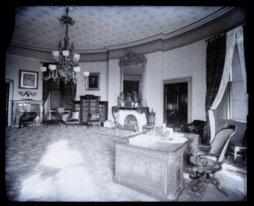 WH Pres. Office or Library showing fireplace LCCN2017657459
