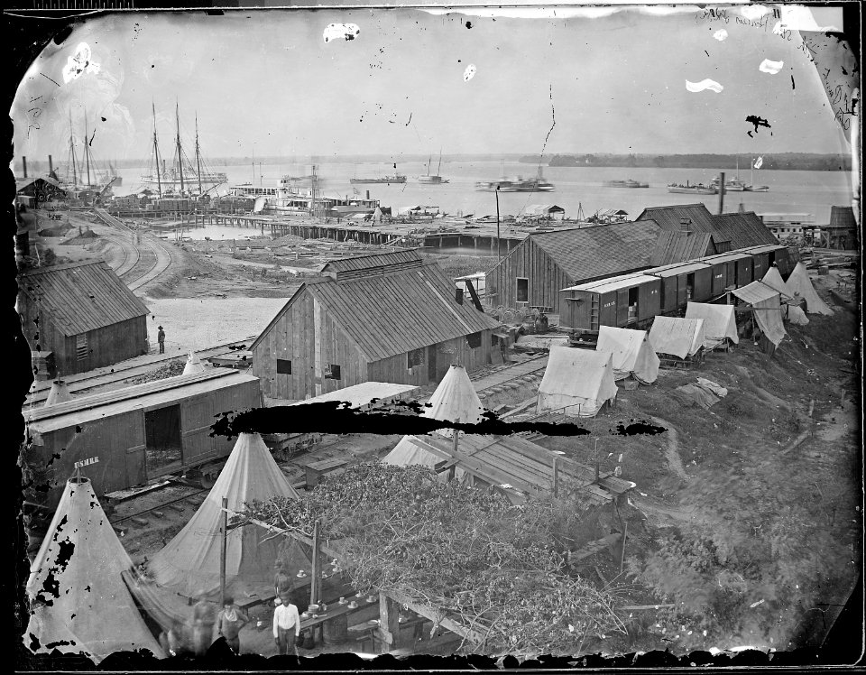 Wharves of U.S. Military Railroad, City Point, Va - NARA - 528920