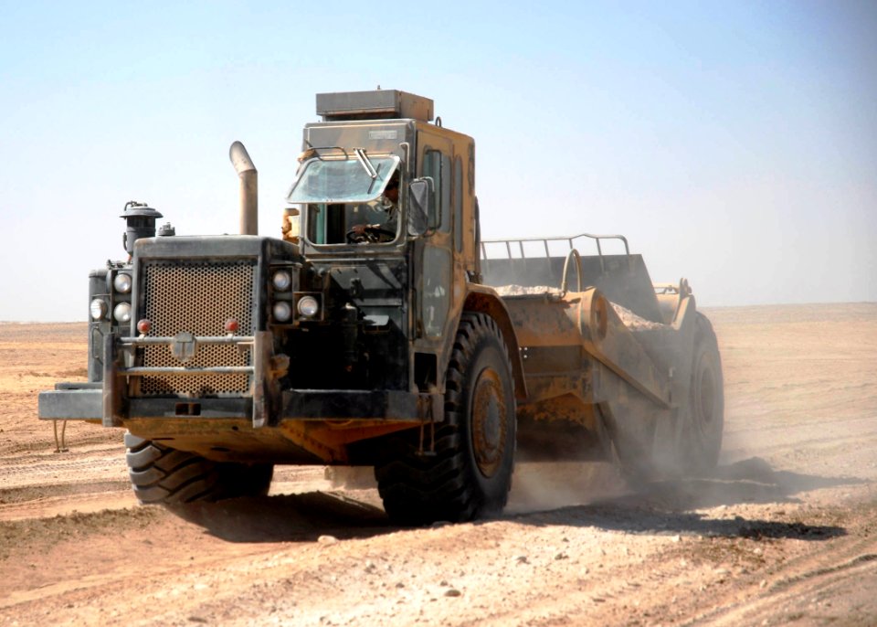 Wheel tractor-scraper