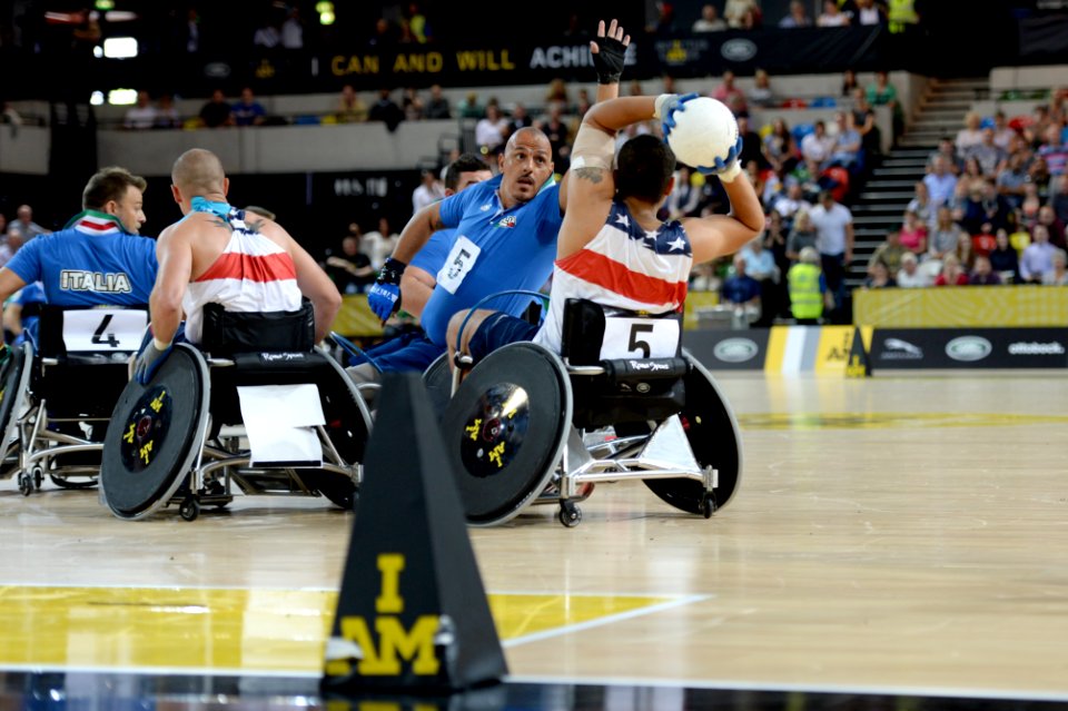 Wheelchair rugby at Invictus Games 140912-N-PW494-602