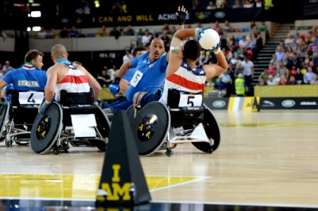 Wheelchair rugby at Invictus Games 140912-N-PW494-602
