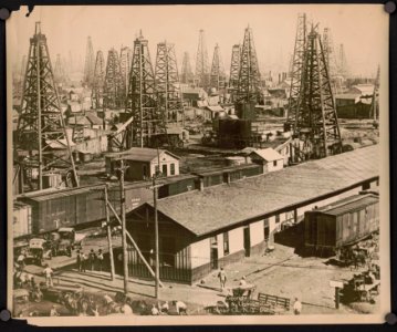 Where fortunes are made and lost overnight This is the famous oil town of Burkburnett, Texas. Beneath its surface lies one of the world's richest oil deposits. A forest of oil derricks that LCCN2016647756 photo
