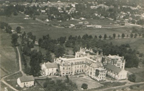 Whitby Ontario from the Air (HS85-10-35932)