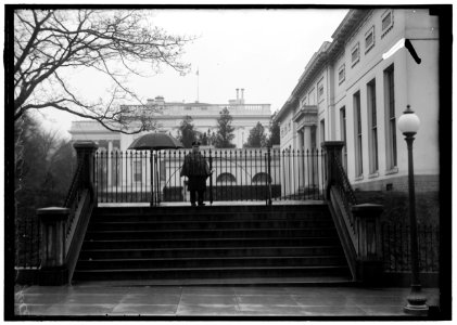 WHITE HOUSE GATE LOC hec.08175