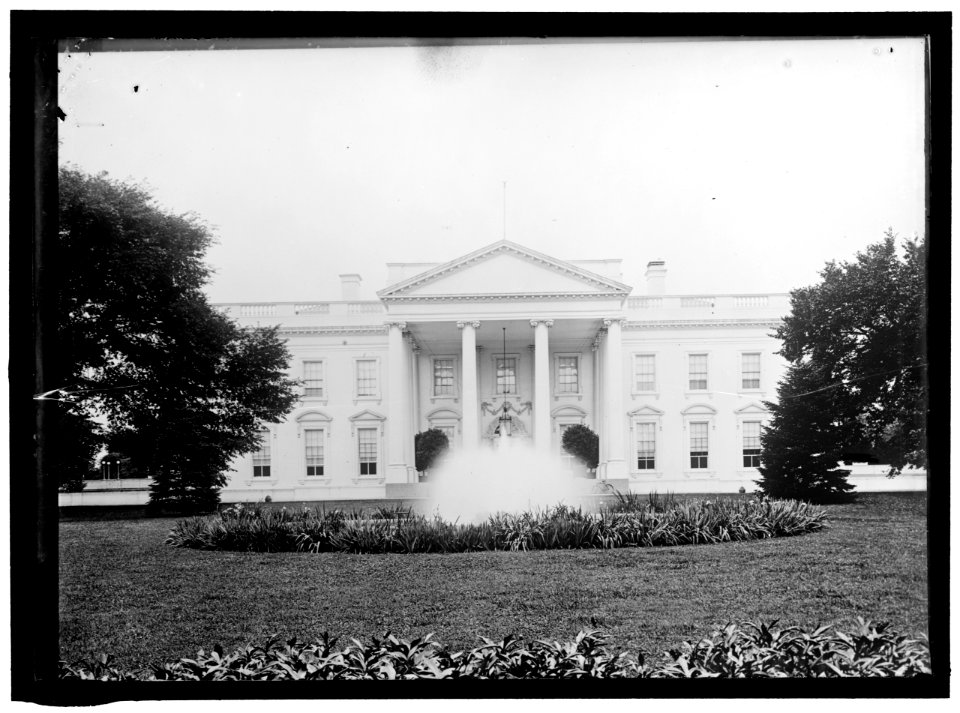 WHITE HOUSE NORTH SIDE LCCN2016864946