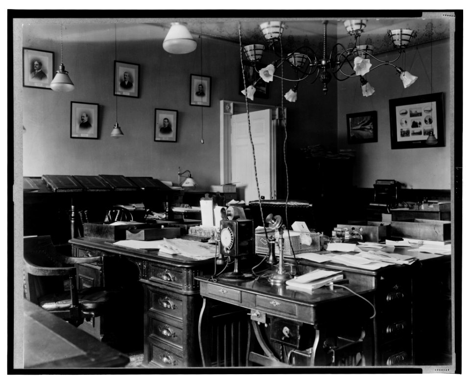 White House office, Washington, D.C. LCCN2001695068