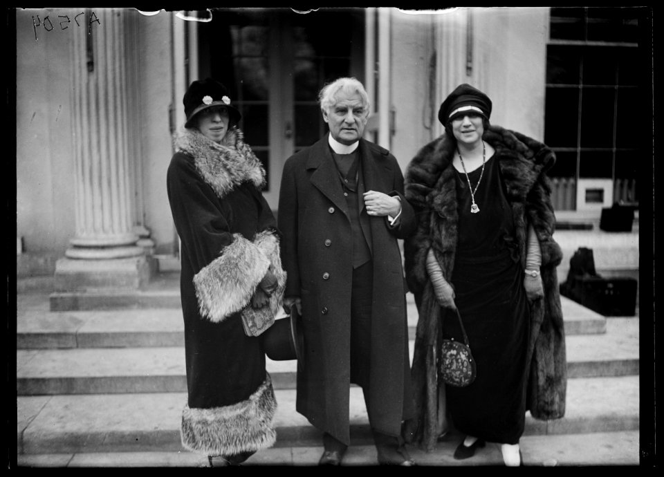 White House visitors, Washington, D.C. LCCN2016887028