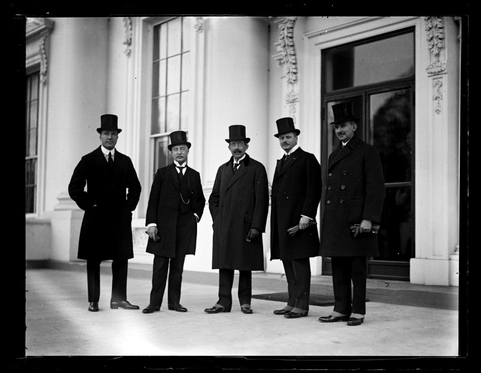White House visitors, Washington, D.C. LCCN2016890922