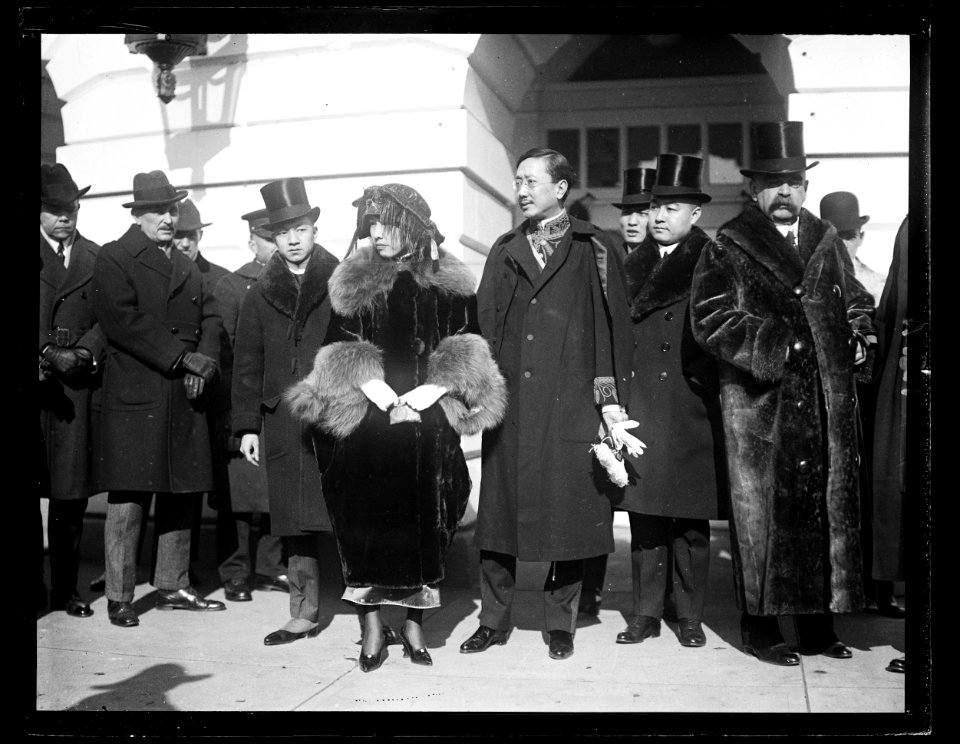 White House visitors, Washington, D.C. LCCN2016891080
