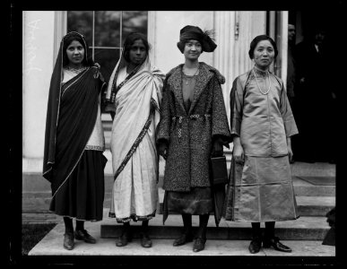 White House visitors, Washington, D.C. LCCN2016891784