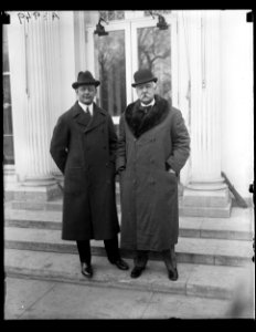White House visitors, Washington, D.C. LCCN2016891148