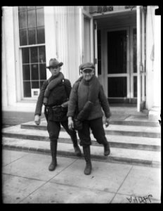 White House visitors. Washington, D.C. LCCN2016891240