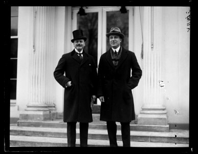 White House visitors. Washington, D.C. LCCN2016891247