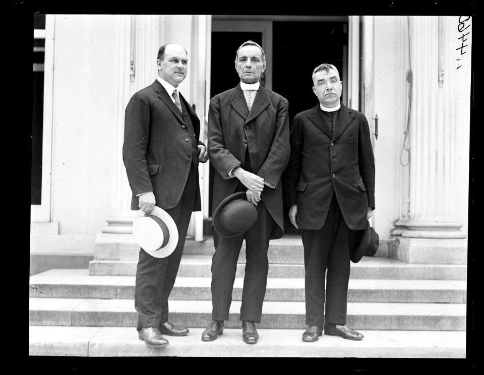 White House visitors. Washington, D.C. LCCN2016891437