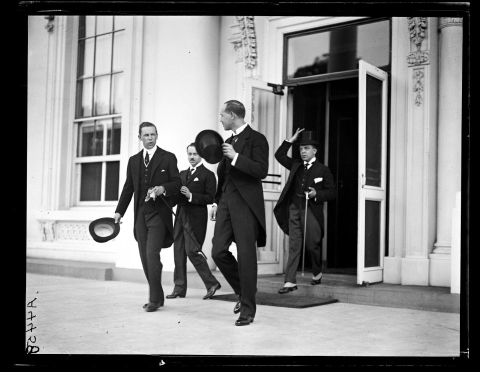 White House visitors. Washington, D.C. LCCN2016891435