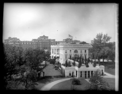 White House, (Washington, D.C.), from Treasury roof LCCN2016825901