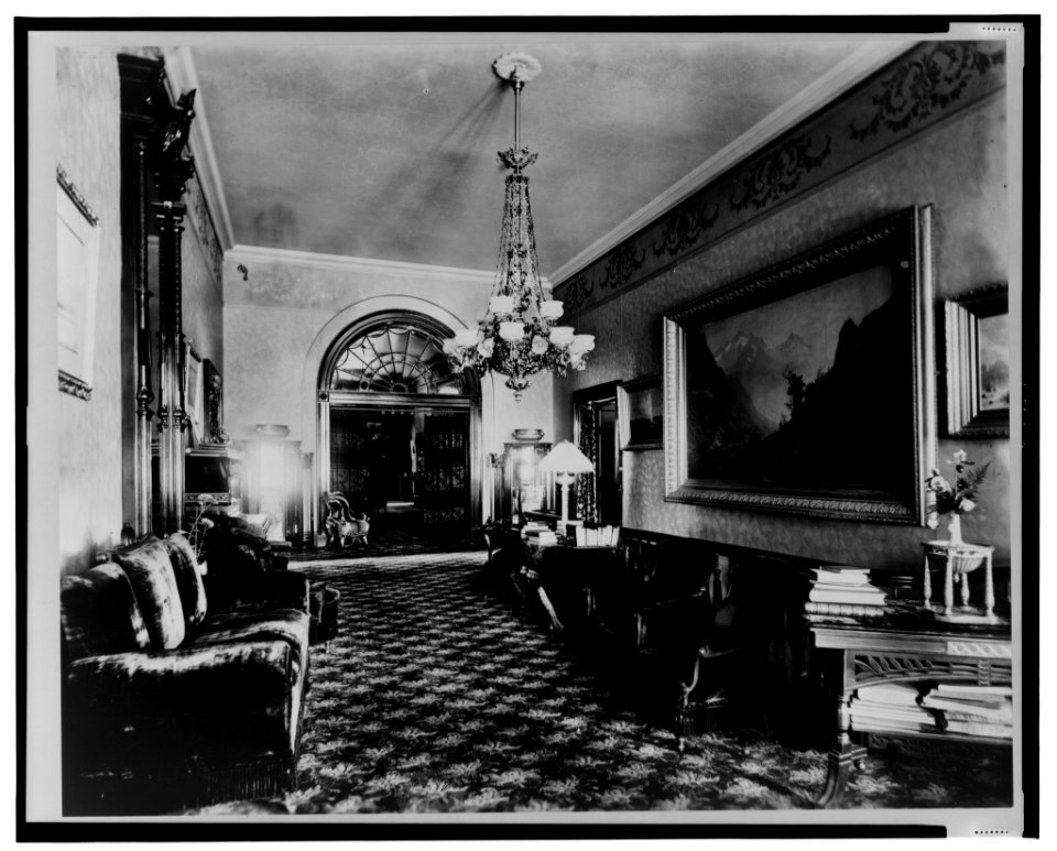 White House, east corridor LCCN2001695063
