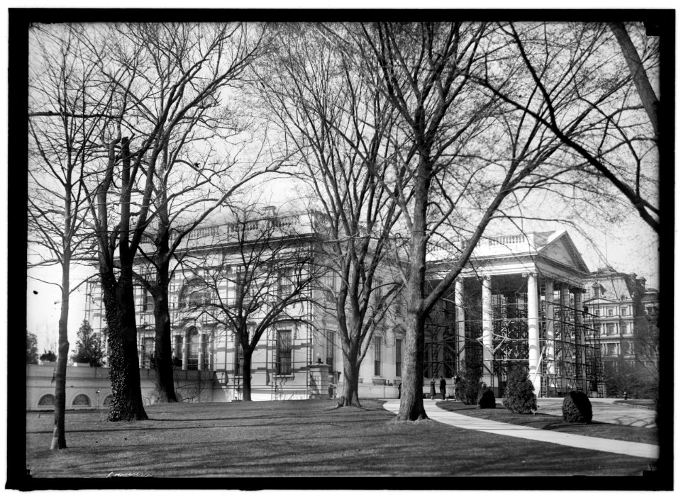 WHITE HOUSE. SCAFFOLDING ON NORTH PORTICO AND EAST SIDE LOC hec.05616