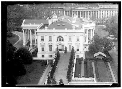 WHITE HOUSE. TENT IN ROSE GARDEN LCCN2016865468