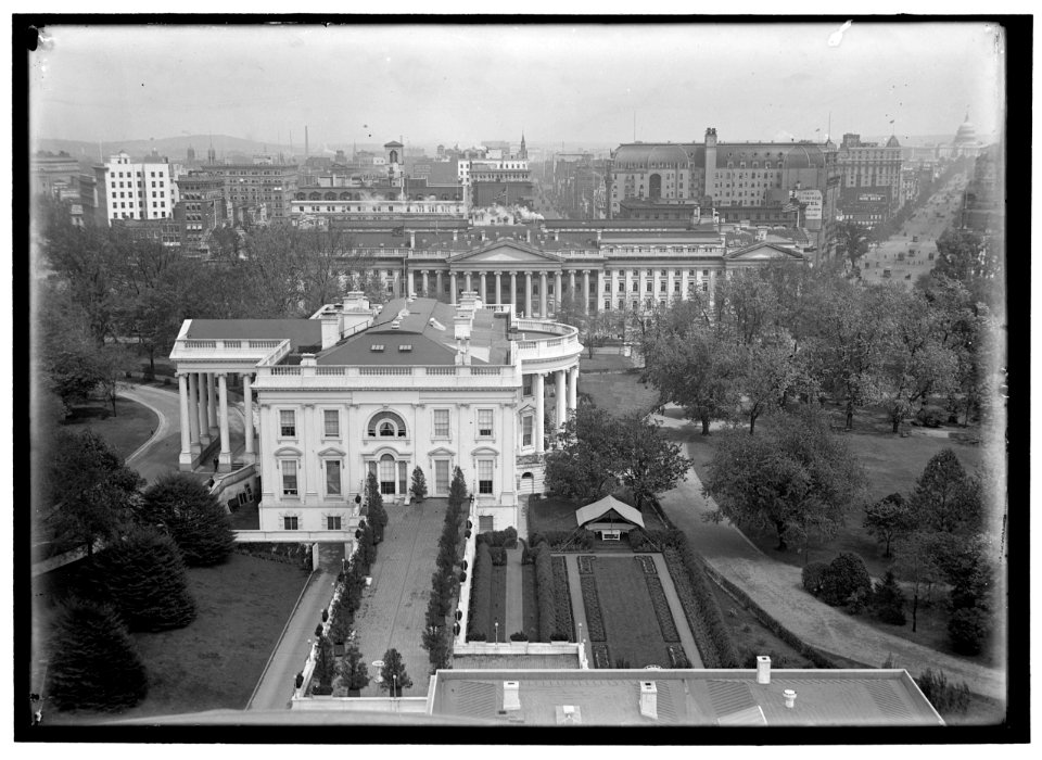 WHITE HOUSE. TENT IN ROSE GARDEN LCCN2016865467