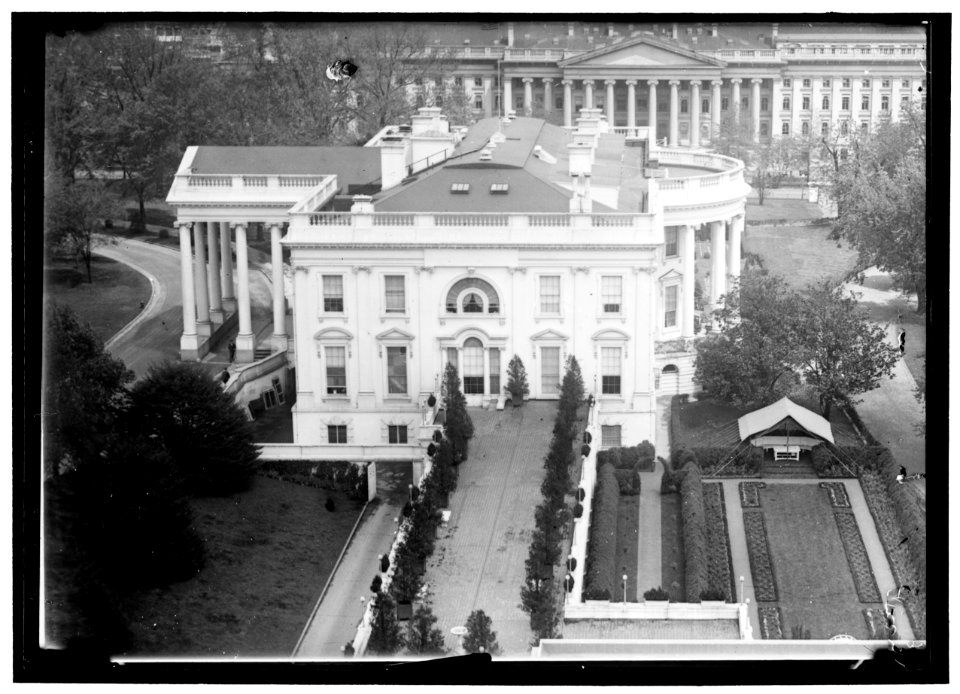 WHITE HOUSE. TENT IN ROSE GARDEN LCCN2016865466