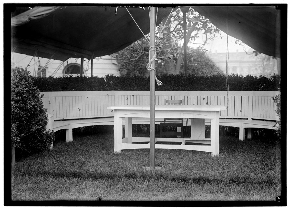 WHITE HOUSE. TENT IN ROSE GARDEN LCCN2016865470