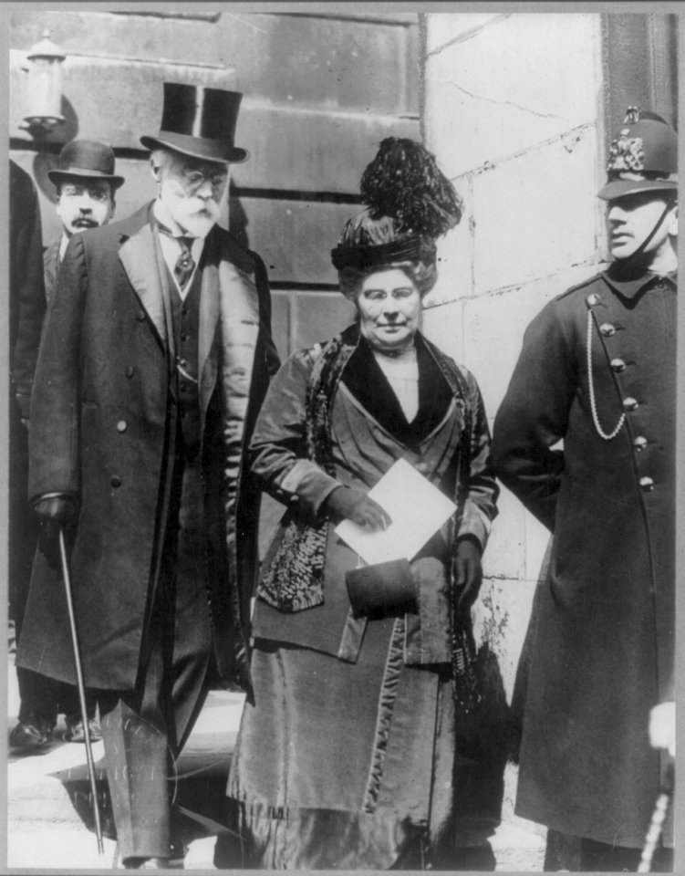 Whitelaw Reid, 1837-1912, and wife Elisabeth (Mills), full-length portrait, standing, facing right LCCN2005691004