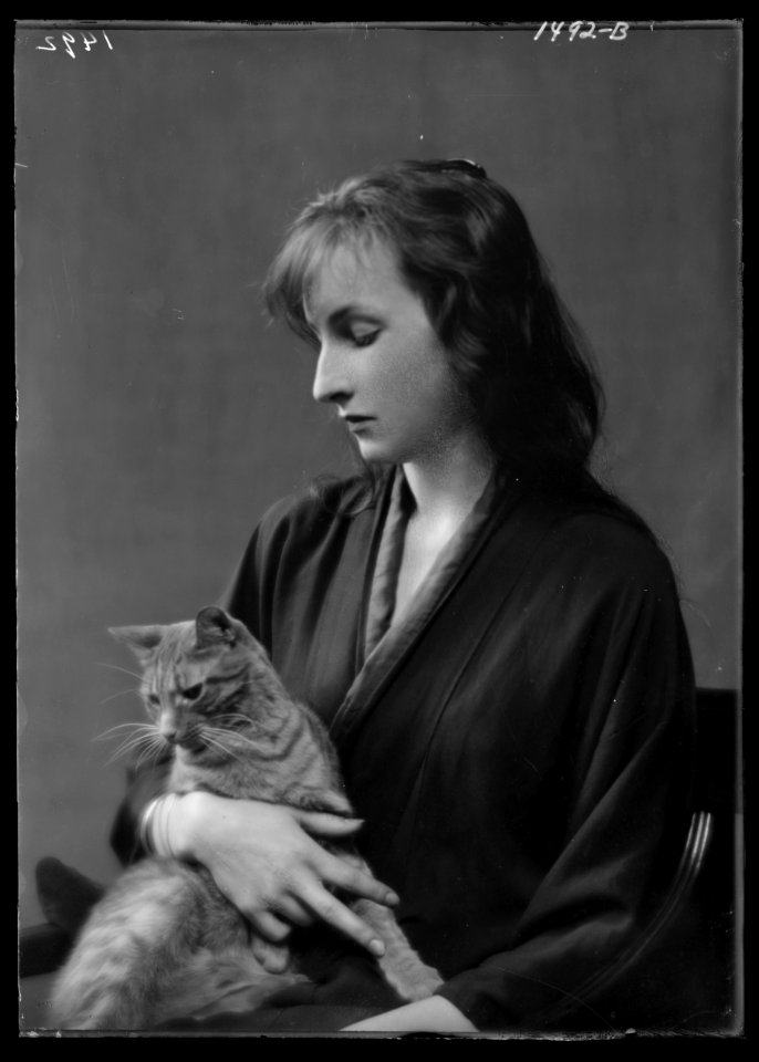 Whittaker, Miss, with Buzzer the cat, portrait photograph LOC agc.7a15087