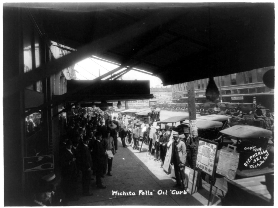 Wichita Falls, Texas, oil 'curb' LCCN92519197