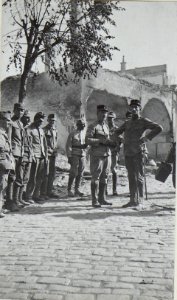 Wie Nr, 145. (K.u.k.Soldaten nach dem Brand.) (BildID 15675508)
