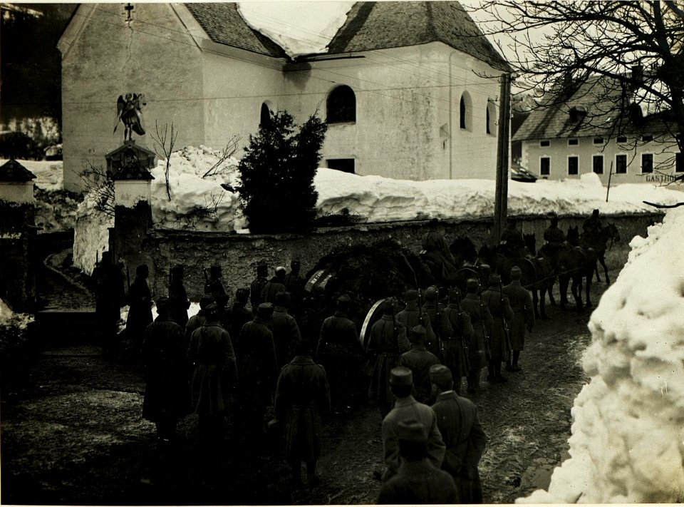 Wie Nr, 3157. Überführung der Leiche von Grafendorf nach Griminitzen. (15.3.1917.) (BildID 15499392)