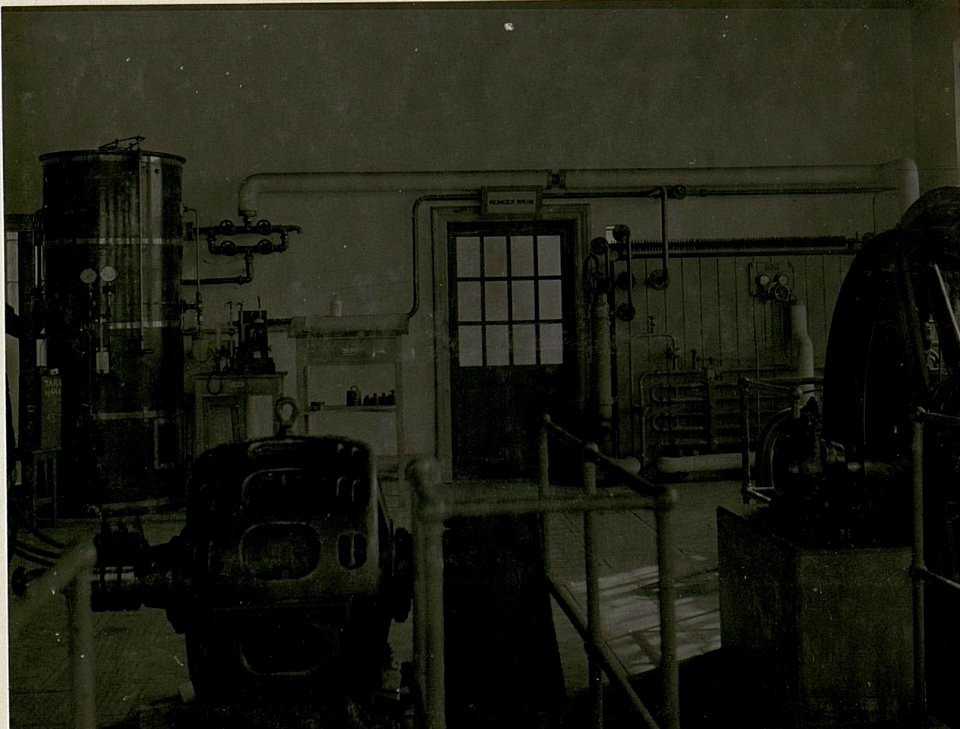 Wie Nr,4985., Maschinenhalle, Motor, Luftverflüssigungsanlage und Luftverkohlungsanlage. (BildID 15516038)