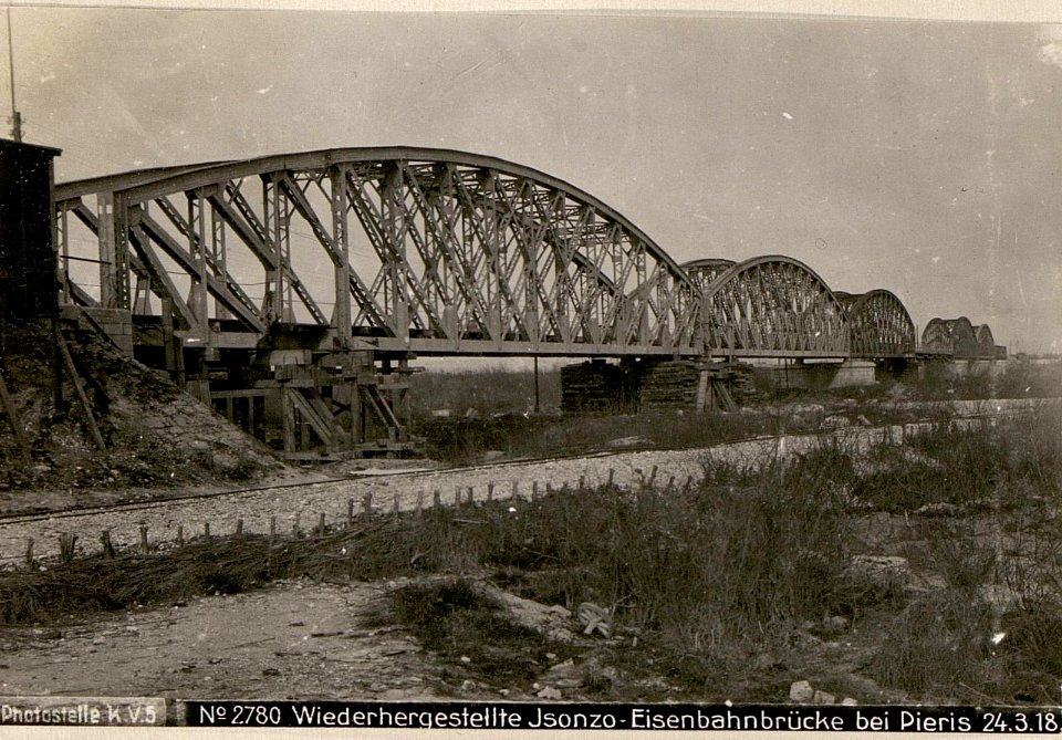 Wiederhergestellte Isonzo-Eisenbahnbrücke bei Pieris 24.3.18. (BildID 15617095)