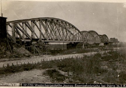 Wiederhergestellte Isonzo-Eisenbahnbrücke bei Pieris 24.3.18. (BildID 15617095)