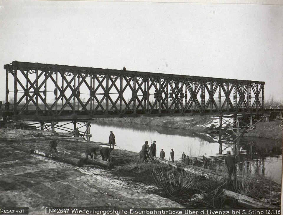 Wiederhergestellte Eisenbahnbrücke über d.Livenza bei S.Stino 12.1.18. (BildID 15613662)