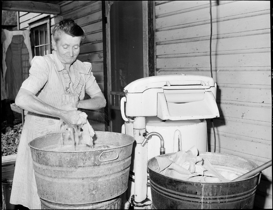Wife of miner on washday. Southern Coal Corporation, Bradshaw Mine, Bradshaw, McDowell County, West Virginia. - NARA - 541060