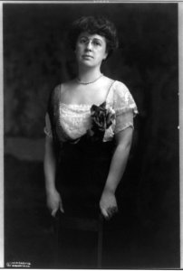 Wife of Ira C. Copley, three-quarter length portrait, standing LCCN2005685651