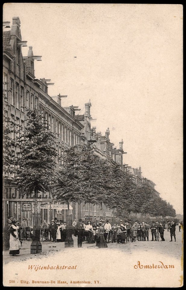 Wijttenbachstraat tussen Linnaeusstraat en Pontanusstraat. Uitgave Buurman-De Haas, Amsterdam, Afb PRKBB00394000001