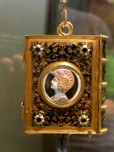 Wikimania 2014 - Victoria and Albert Museum - Book Pendant22226