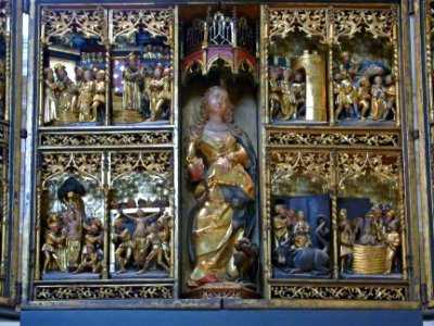 Wikimania 2014 - Victoria and Albert Museum - Altarpiece - Saint Margaret - Center221098