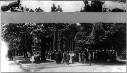 Wilbur Wright funeral - crowds outside 1st Presbyterian church - Dayton LCCN2001704184