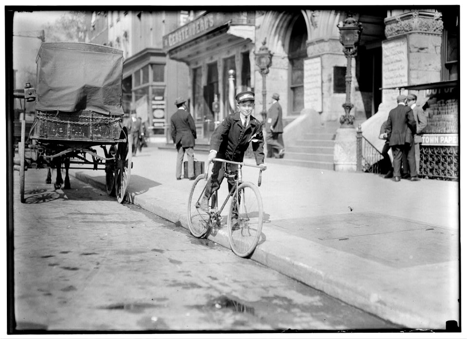 Wilbur H. Woodward, 428 Third St., N.W., Washington, D.C., Western Union messenger 236, one of the youngsters on the border-line, (15 yrs. old) works until 8 P.M. only. LOC nclc.05494