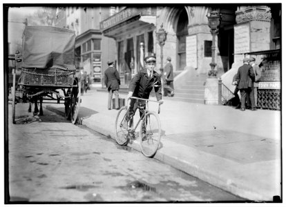 Wilbur H. Woodward, 428 Third St., N.W., Washington, D.C., Western Union messenger 236, one of the youngsters on the border-line, (15 yrs. old) works until 8 P.M. only. LOC nclc.05494